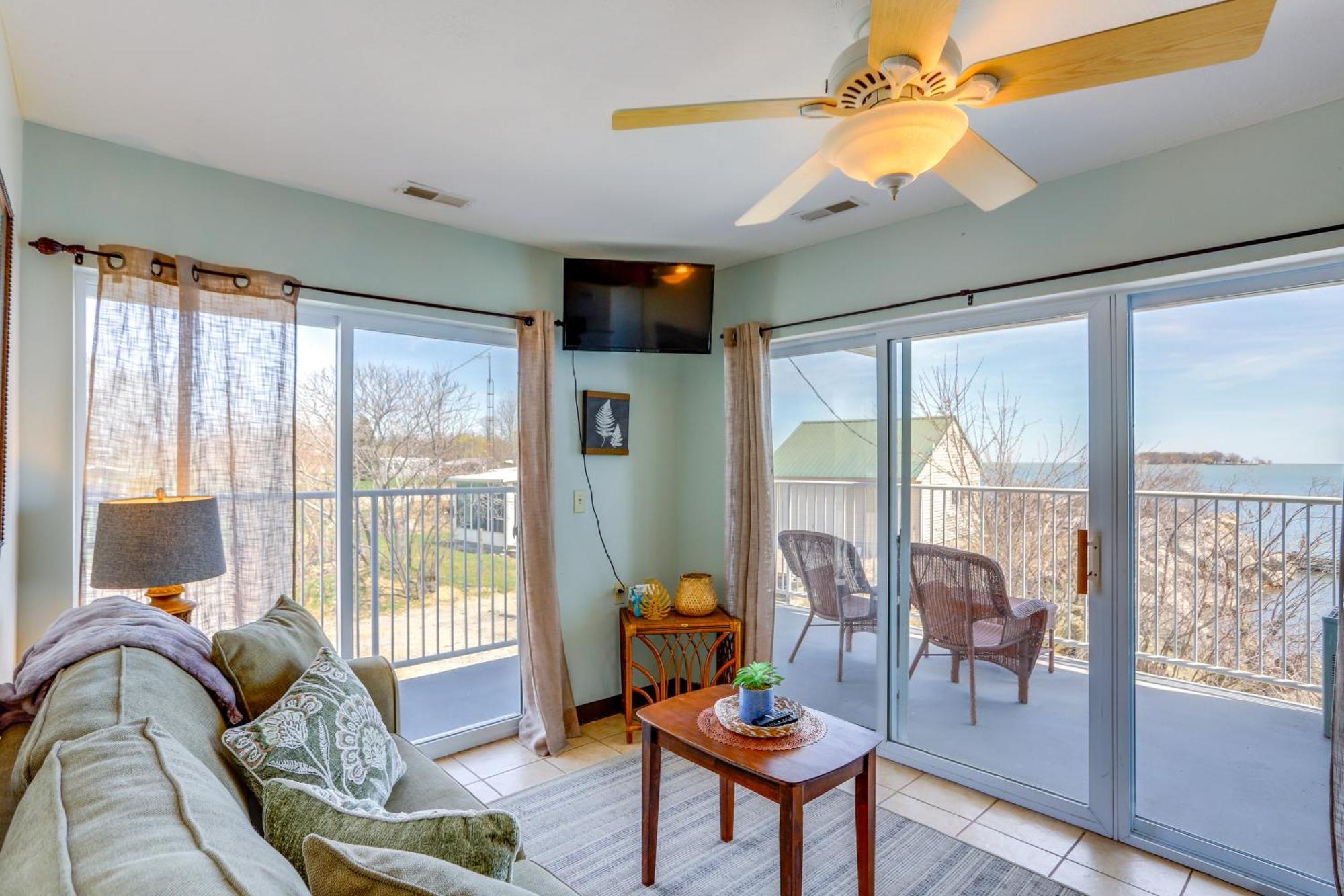 Apartamento Waterfront Bass Island Retreat With Balcony And Tv Put-in-Bay Exterior foto